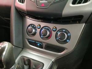 Ford Focus hatch 1.6 Trend - Image 17