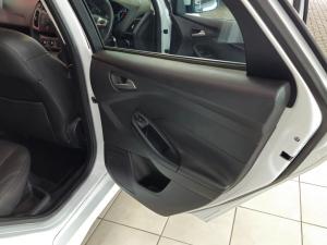 Ford Focus hatch 1.6 Trend - Image 7