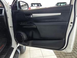 Toyota Hilux 2.8GD-6 4x4 Raider - Image 7