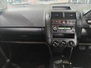Volkswagen Polo Vivo sedan 1.4 Trendline auto - Image 10