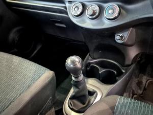 Toyota Yaris 5-door 1.3 Xi - Image 15