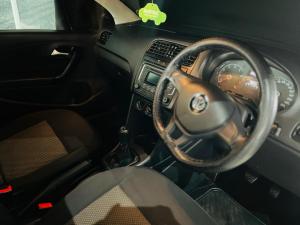 Volkswagen Polo sedan 1.4 Trendline - Image 9