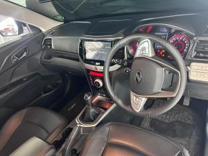 Mahindra XUV300 1.2T W8 - Image 6