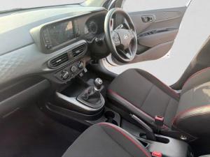 Hyundai Grand i10 1.0 Premium hatch - Image 10