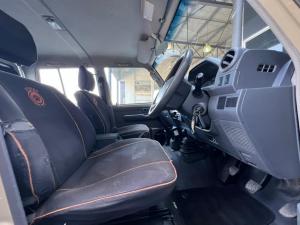 Toyota Land Cruiser 79 4.0 V6 double cab - Image 20