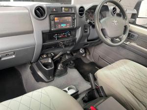 Toyota Land Cruiser 79 4.5D-4D V8 double cab LX - Image 16