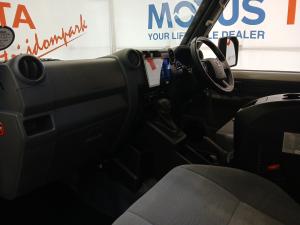 Toyota Land Cruiser 79 2.8GD-6 single cab auto - Image 7