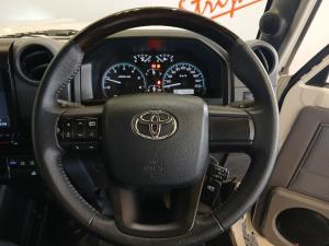 Toyota Land Cruiser 79 2.8GD-6 single cab auto - Image 8