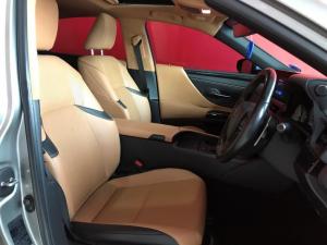 Lexus ES 250 EX - Image 8