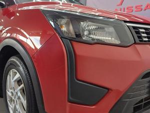 Mahindra XUV300 1.2T W6 - Image 12