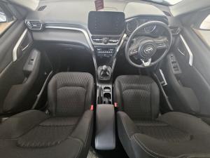 Toyota Urban Cruiser 1.5 XR manual - Image 6