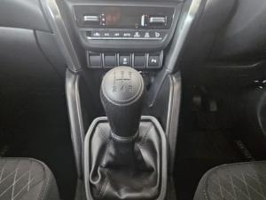 Toyota Urban Cruiser 1.5 XR manual - Image 9