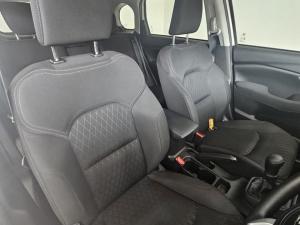 Toyota Urban Cruiser 1.5 XR manual - Image 11