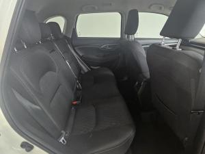 Toyota Urban Cruiser 1.5 XR manual - Image 12