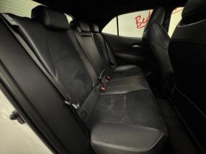 Toyota Corolla hatch 1.8 Hybrid XR - Image 15