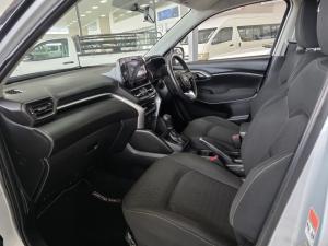 Toyota Urban Cruiser 1.5 XR manual - Image 7