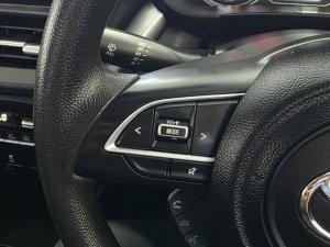 Toyota Urban Cruiser 1.5 XR manual - Image 9