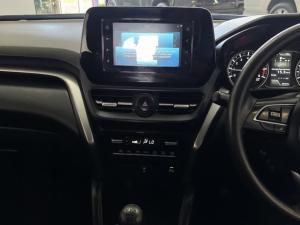 Toyota Urban Cruiser 1.5 XR manual - Image 13