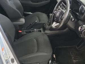 Toyota Urban Cruiser 1.5 XR manual - Image 15