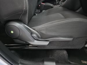 Toyota Urban Cruiser 1.5 XR manual - Image 17