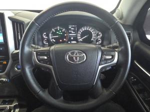 Toyota Land Cruiser 200 4.5D-4D V8 VX-R - Image 8