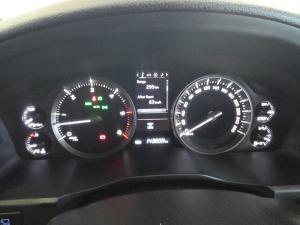 Toyota Land Cruiser 200 4.5D-4D V8 VX-R - Image 11