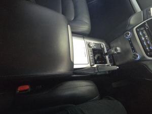 Toyota Land Cruiser 200 4.5D-4D V8 VX-R - Image 12