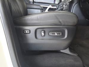 Toyota Land Cruiser 200 4.5D-4D V8 VX-R - Image 19