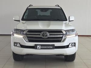 Toyota Land Cruiser 200 4.5D-4D V8 VX-R - Image 4
