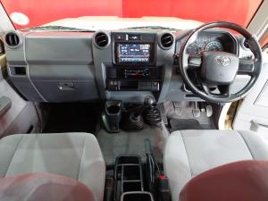 Toyota Land Cruiser 79 4.5D-4D LX V8 single cab - Image 6
