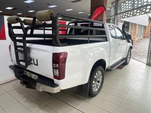 Isuzu D-Max 300 3.0TD Extended cab LX auto - Image 2
