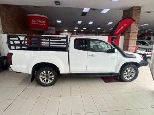 Isuzu D-Max 300 3.0TD Extended cab LX auto - Image 3
