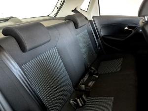 Volkswagen Polo Vivo hatch 1.6 Comfortline auto - Image 12