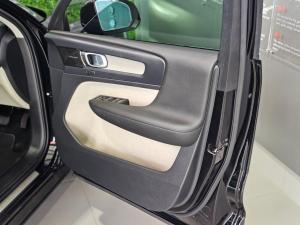 Volvo XC40 B5 AWD Ultimate Dark - Image 13