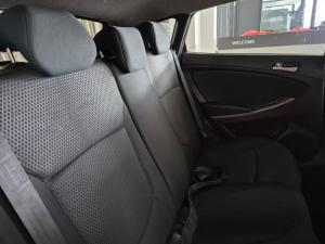 Hyundai Accent hatch 1.6 Fluid - Image 10