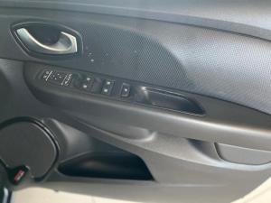 Renault Clio 66kW turbo Dynamique - Image 6