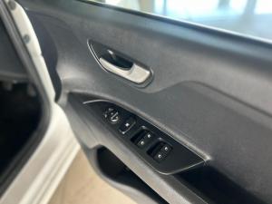 Kia Rio hatch 1.2 LS - Image 5