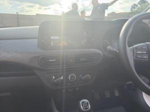 Hyundai Grand i10 1.0 Premium hatch - Image 15