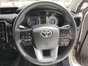 Toyota Hilux 2.4GD-6 double cab Raider manual - Image 8
