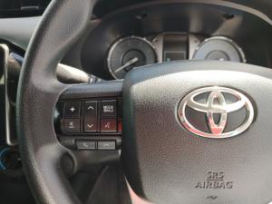 Toyota Hilux 2.4GD-6 double cab Raider manual - Image 9