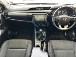 Toyota Hilux 2.4GD-6 double cab 4x4 Raider manual - Image 6