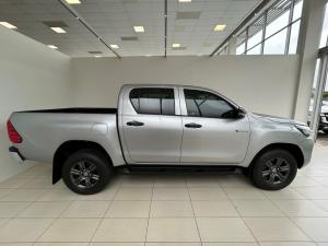 Toyota Hilux 2.4GD-6 double cab 4x4 Raider manual - Image 3