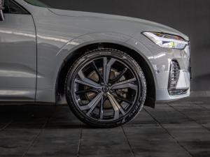 Volvo XC60 B5 AWD Ultimate Dark - Image 10