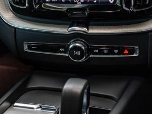 Volvo XC60 B5 AWD Ultimate Dark - Image 14