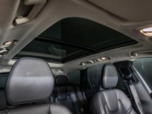 Volvo XC60 B5 AWD Ultimate Dark - Image 16