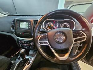 Jeep Cherokee 2.4L Longitude - Image 11