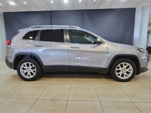 Jeep Cherokee 2.4L Longitude - Image 2
