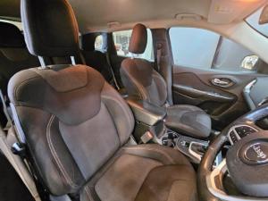 Jeep Cherokee 2.4L Longitude - Image 5