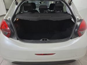Peugeot 208 1.2 Active - Image 5