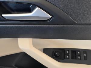 Volkswagen Polo sedan 1.6 auto - Image 10